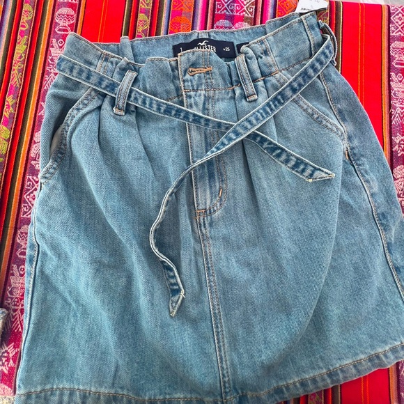 NWT Hollister Skirt 🤍 - Picture 1 of 2